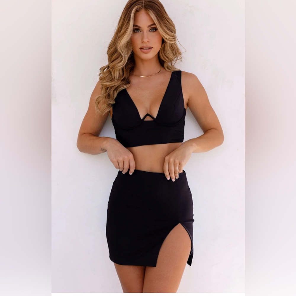 BLACK CROP TOP AND SKIRT SET